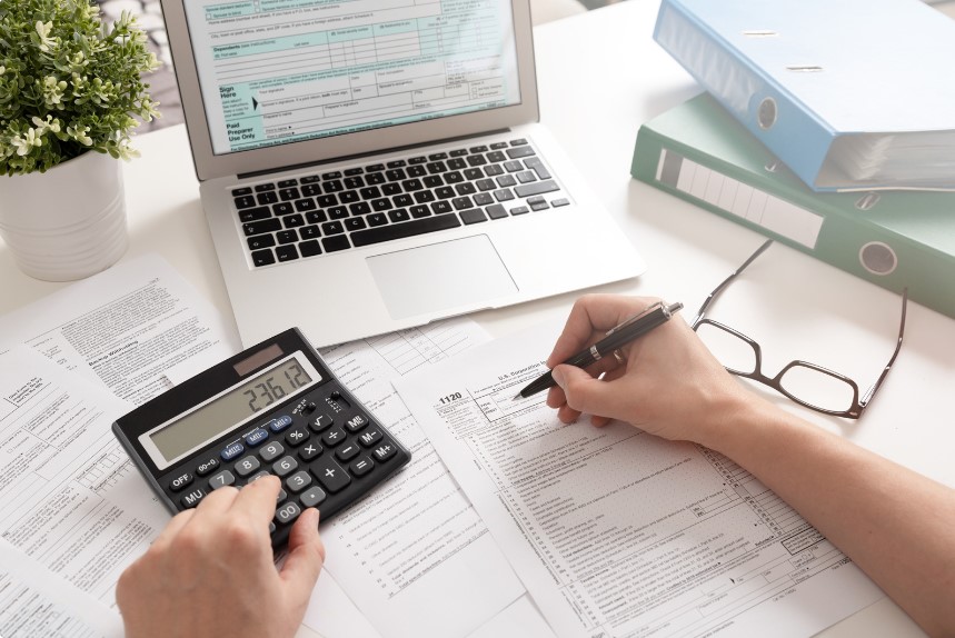 Los impuestos suman una gran cantidad de dinero extra a la hora de vender una vivienda.